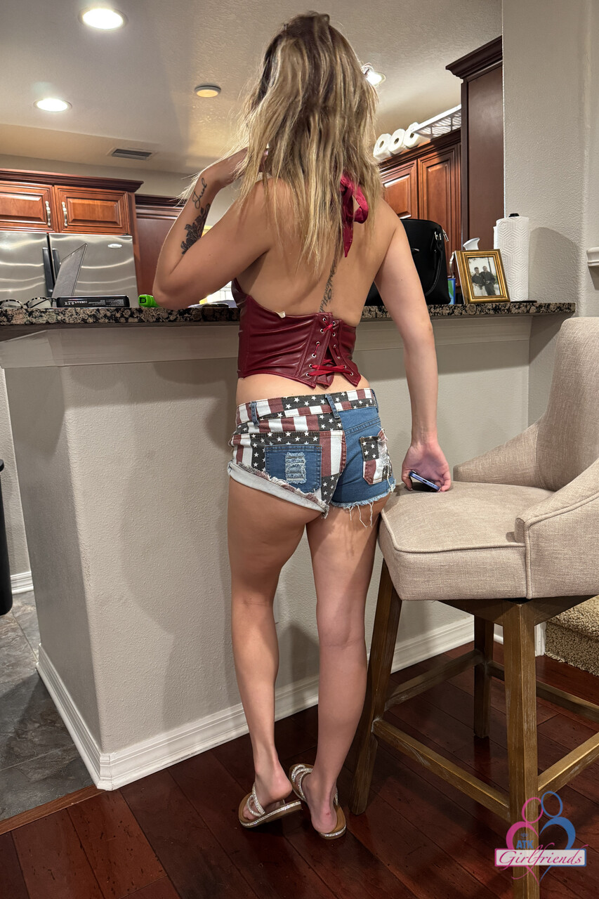ATK Galleria Nicole Nichols Desnuda XXX