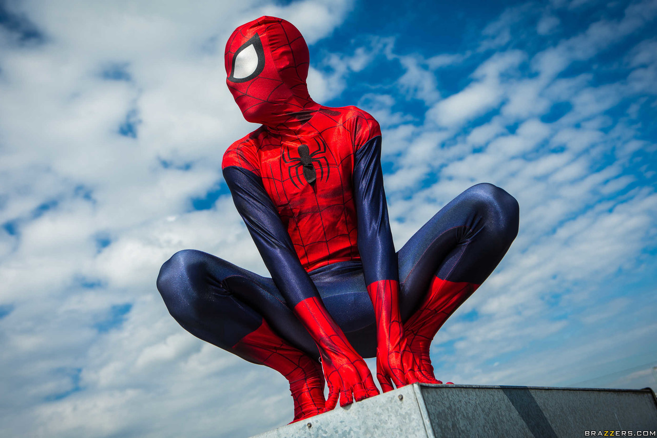 Hardcore Cosplay Spiderman Baise Blonde Australienne Aux Gros Seins Mila Milan