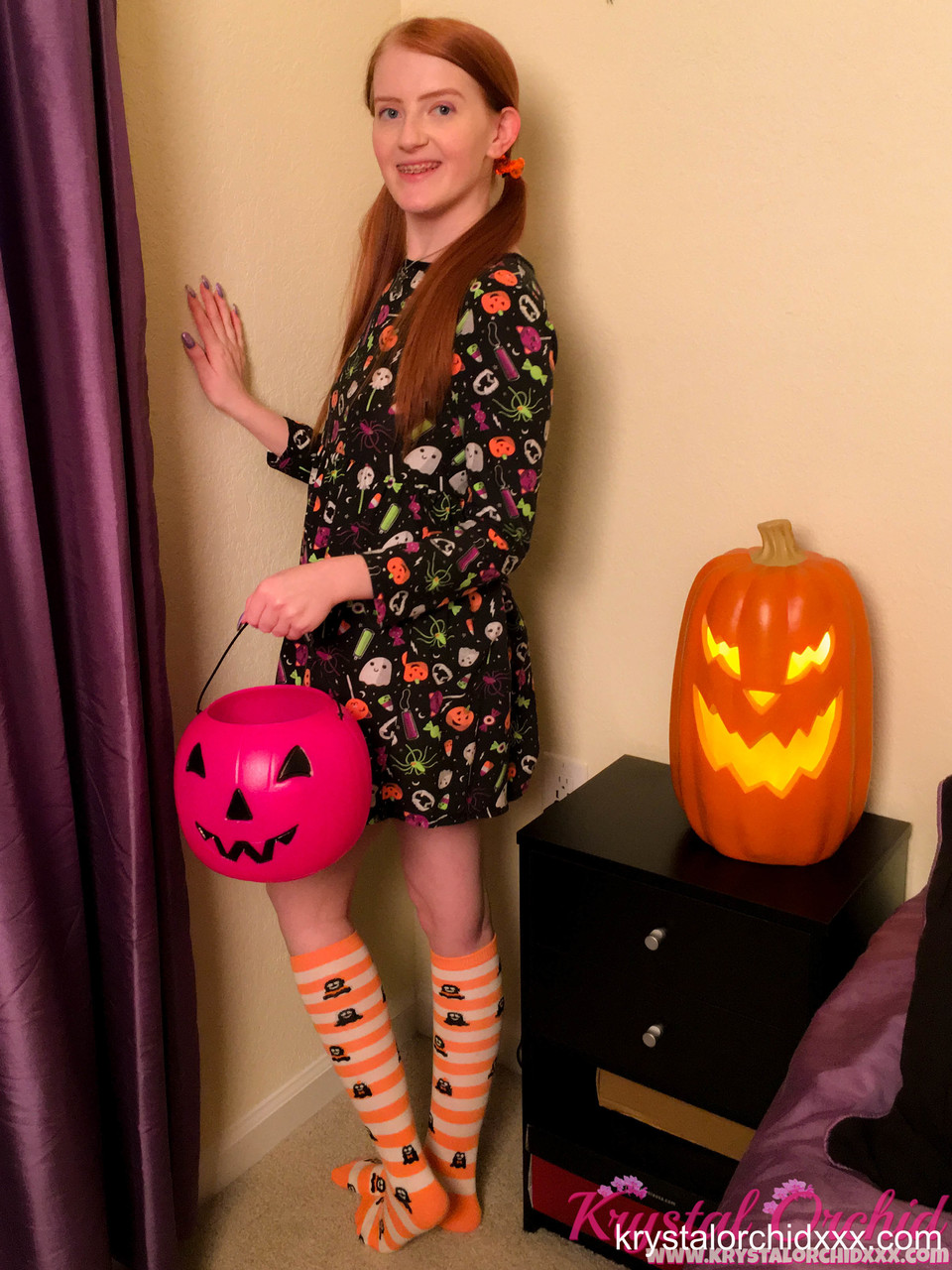 Temeraria Teen Ginger Krystal Orchid Se Masturba En La Noche De Halloween